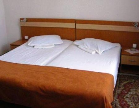 Hotel Coroana Buzau Phòng bức ảnh
